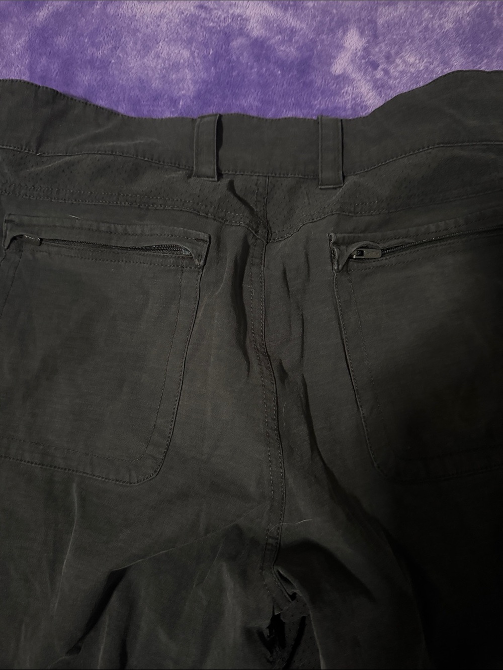 Huk Black Men's Cargo Fishing Shorts - Picture 8 of 8
